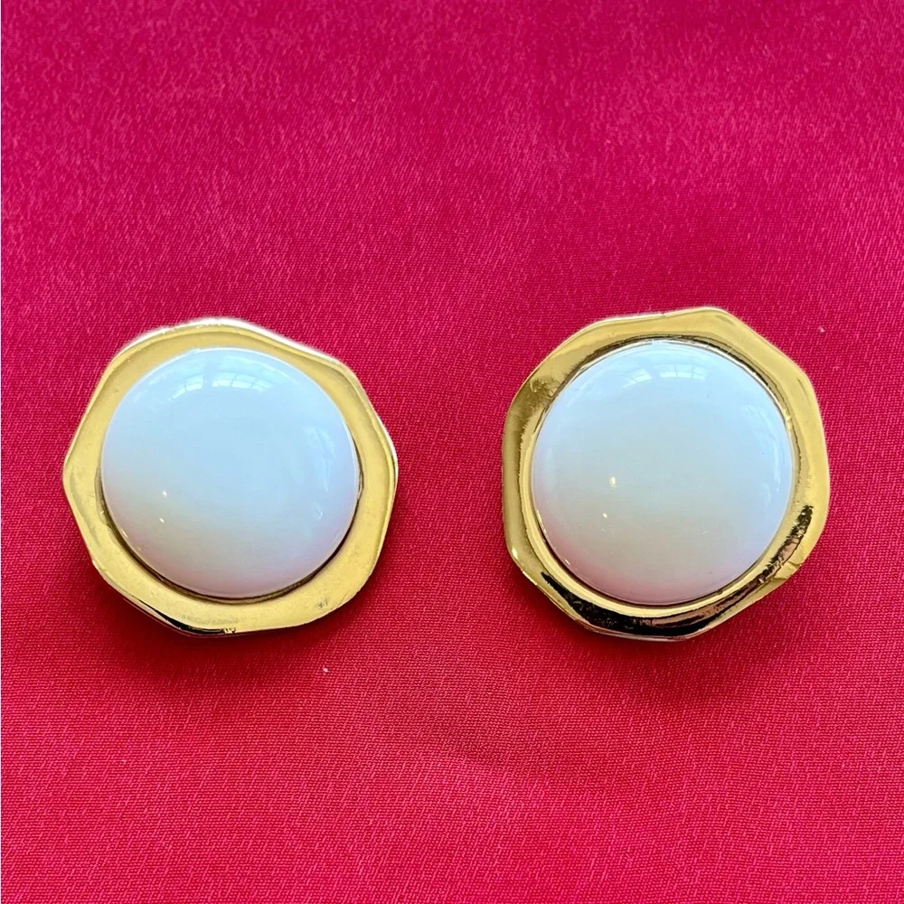 Vintage Carol Dauplaise Earrings - Picture 2 of 16